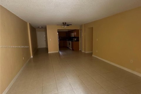 Condo in Hialeah, Florida, 3 bedrooms  № 1330064 - photo 4