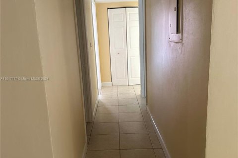 Condo in Hialeah, Florida, 3 bedrooms  № 1330064 - photo 14