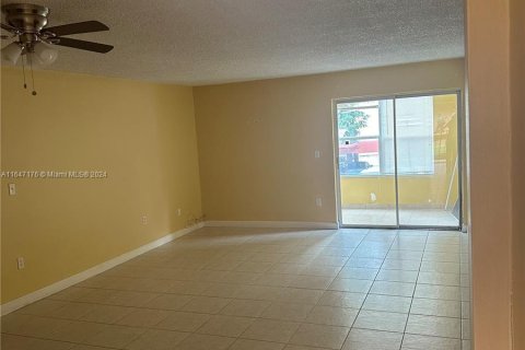 Condo in Hialeah, Florida, 3 bedrooms  № 1330064 - photo 2