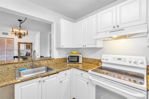 Condo in Dania Beach, Florida, 2 bedrooms  № 1321404 - photo 9