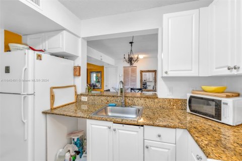 Condo in Dania Beach, Florida, 2 bedrooms  № 1321404 - photo 10