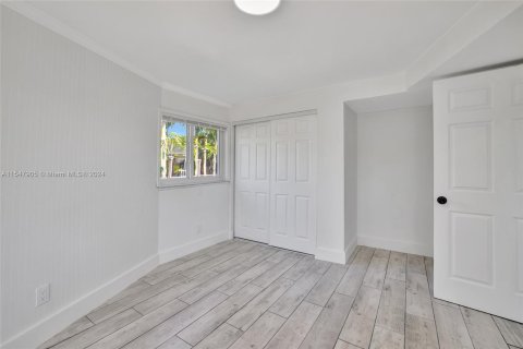 Casa en venta en Oakland Park, Florida, 4 dormitorios, 145.3 m2 № 1058052 - foto 24