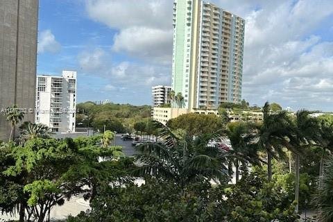 Condo in Miami, Florida, 3 bedrooms  № 1078856 - photo 2