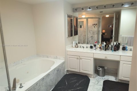 Condo in Aventura, Florida, 2 bedrooms  № 1348765 - photo 10