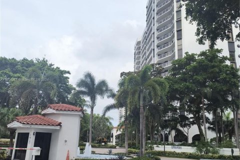 Condominio en venta en Aventura, Florida, 2 dormitorios, 121.7 m2 № 1348765 - foto 2