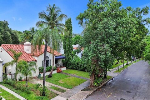 Casa en venta en Miami, Florida, 3 dormitorios, 130.99 m2 № 1348675 - foto 1