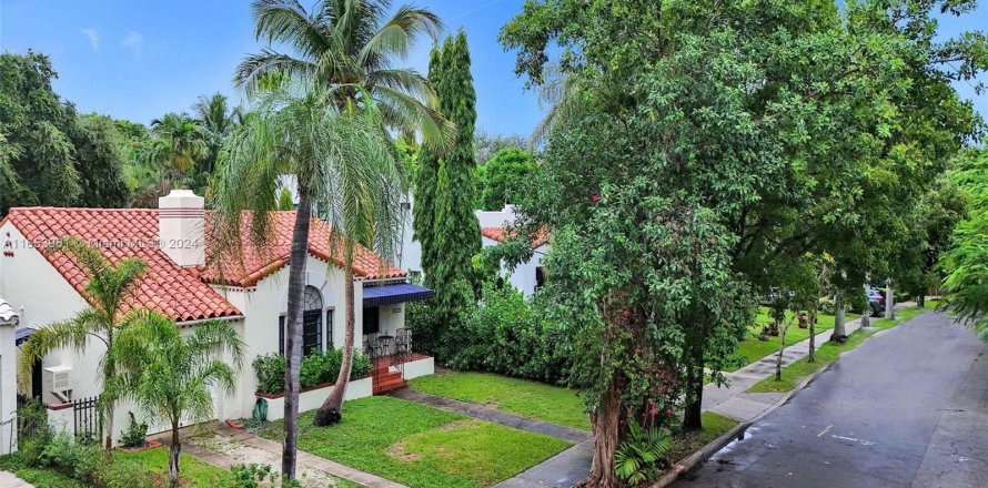 Villa ou maison à Miami, Floride 3 chambres, 130.99 m2 № 1348675