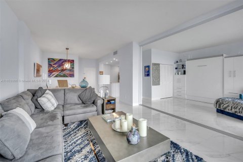 Copropriété à vendre à Hollywood, Floride: 2 chambres, 113.71 m2 № 1348829 - photo 14