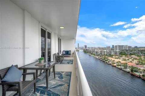 Condo in Hollywood, Florida, 2 bedrooms  № 1348829 - photo 27