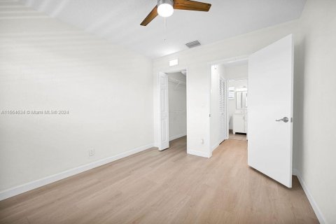 Condo in Hollywood, Florida, 1 bedroom  № 1375767 - photo 29