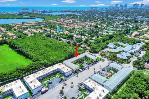 Condo in Hollywood, Florida, 1 bedroom  № 1375767 - photo 7