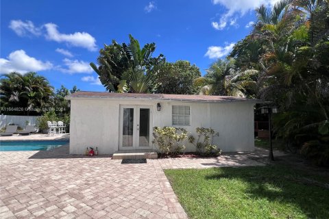 Propiedad comercial en alquiler en Miami, Florida, 1 dormitorio, 55.74 m2 № 1375764 - foto 2