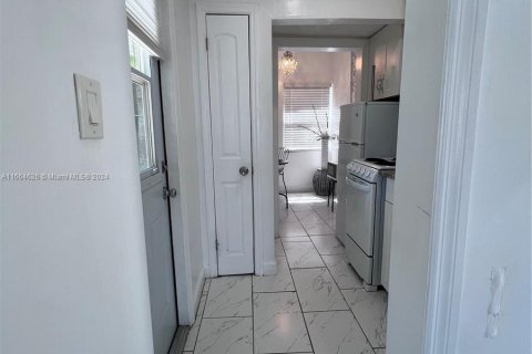 Propiedad comercial en alquiler en Miami, Florida, 1 dormitorio, 55.74 m2 № 1375764 - foto 8