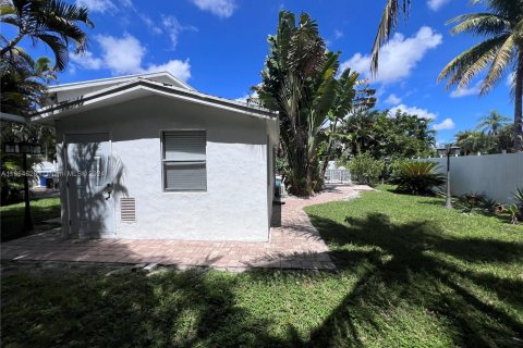 Propiedad comercial en alquiler en Miami, Florida, 1 dormitorio, 55.74 m2 № 1375764 - foto 1