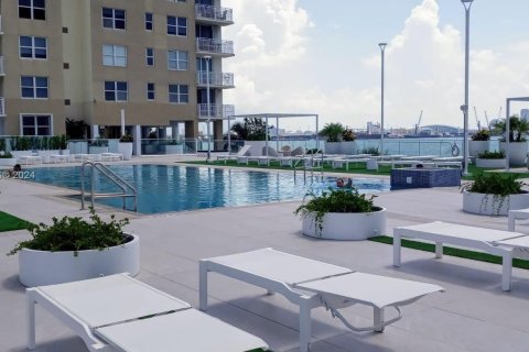 Condo in Miami, Florida, 1 bedroom  № 1375854 - photo 18