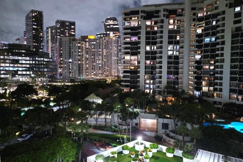 Condominio en venta en Miami, Florida, 1 dormitorio, 63.36 m2 № 1375854 - foto 1