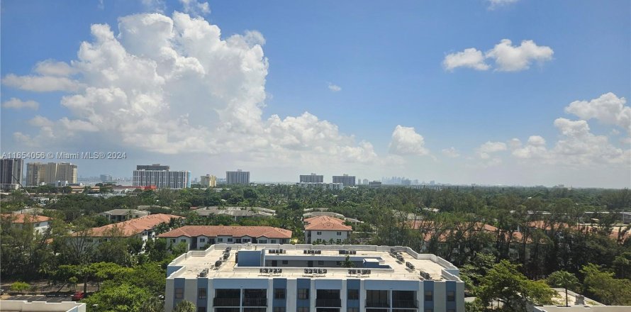 Condo in North Miami, Florida, 2 bedrooms  № 1351667