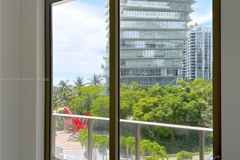 Condo in Miami, Florida, 2 bedrooms  № 1351668 - photo 8