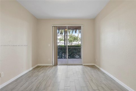 Condo in Dania Beach, Florida, 2 bedrooms  № 1351670 - photo 24