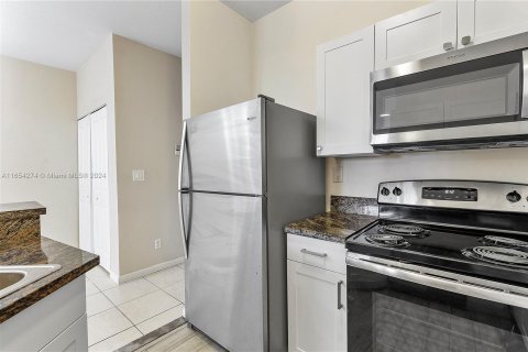 Condo in Dania Beach, Florida, 2 bedrooms  № 1351670 - photo 14