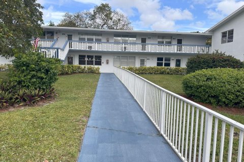 Condo in Deerfield Beach, Florida, 1 bedroom  № 1050232 - photo 1