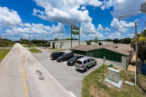 Propiedad comercial en venta en New Port Richey, Florida, 2024.62 m2 № 1248454 - foto 1