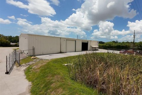 Propiedad comercial en venta en New Port Richey, Florida, 2024.62 m2 № 1248454 - foto 14