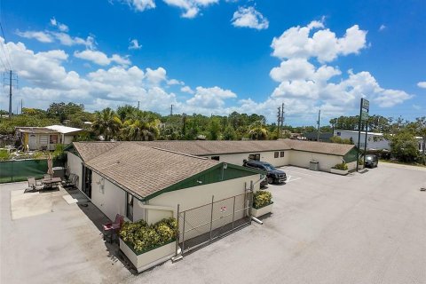 Propiedad comercial en venta en New Port Richey, Florida, 2024.62 m2 № 1248454 - foto 5