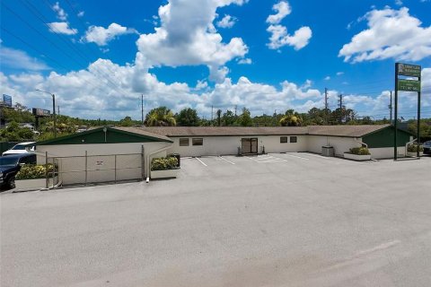 Propiedad comercial en venta en New Port Richey, Florida, 2024.62 m2 № 1248454 - foto 3