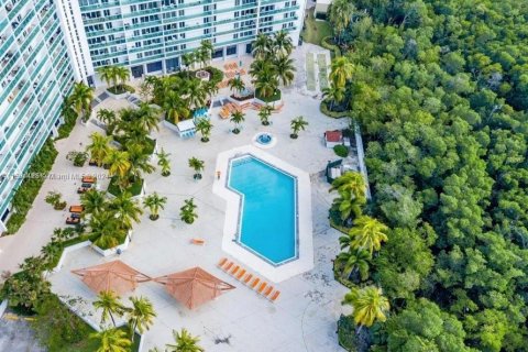 Condominio en venta en Sunny Isles Beach, Florida, 2 dormitorios, 123.65 m2 № 1037502 - foto 7
