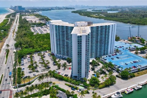 Condominio en venta en Sunny Isles Beach, Florida, 2 dormitorios, 123.65 m2 № 1037502 - foto 3