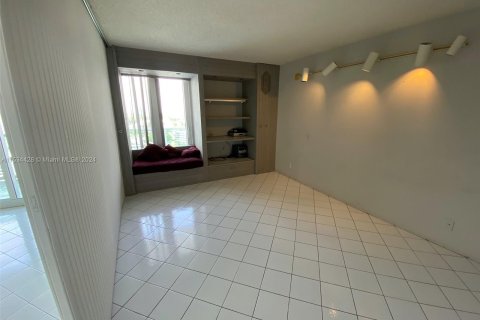 Condominio en venta en Sunny Isles Beach, Florida, 2 dormitorios, 123.65 m2 № 1037502 - foto 28