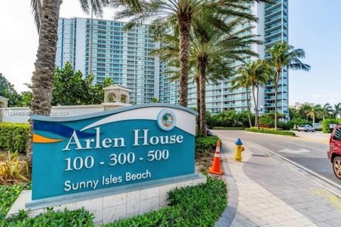 Condominio en venta en Sunny Isles Beach, Florida, 2 dormitorios, 123.65 m2 № 1037502 - foto 1