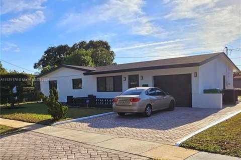 Villa ou maison à vendre à Lauderhill, Floride: 3 chambres, 123.93 m2 № 1057638 - photo 1