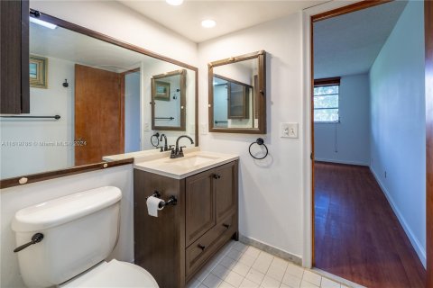 Condo in Pembroke Pines, Florida, 2 bedrooms  № 1399835 - photo 20