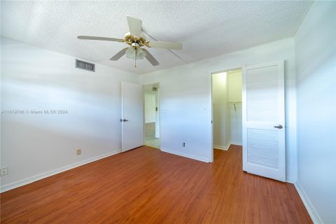 Condo in Pembroke Pines, Florida, 2 bedrooms  № 1399835 - photo 11