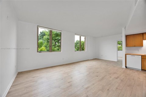 Condo in Miami, Florida, 1 bedroom  № 1399803 - photo 2