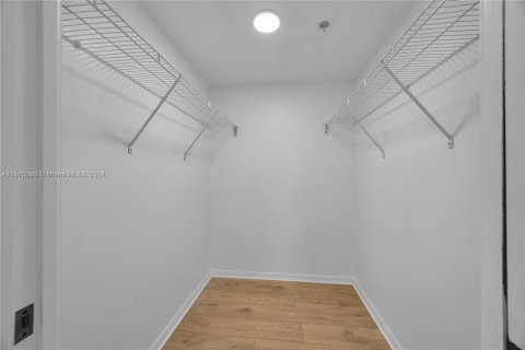 Condo in Miami, Florida, 1 bedroom  № 1399803 - photo 11