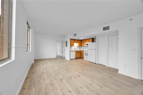 Condo in Miami, Florida, 1 bedroom  № 1399803 - photo 3