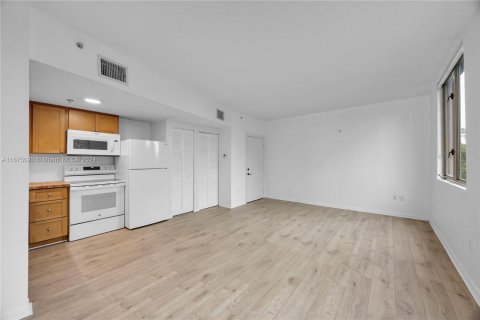 Condominio en venta en Miami, Florida, 1 dormitorio, 60.57 m2 № 1399803 - foto 4