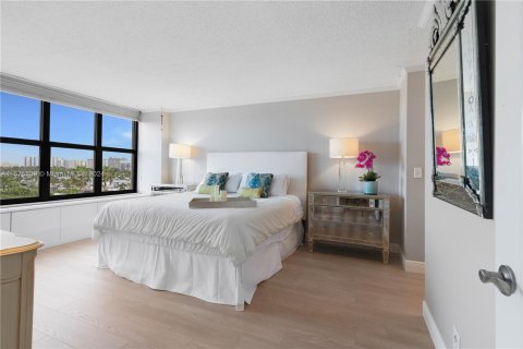 Condo in Hallandale Beach, Florida, 1 bedroom  № 1399805 - photo 26