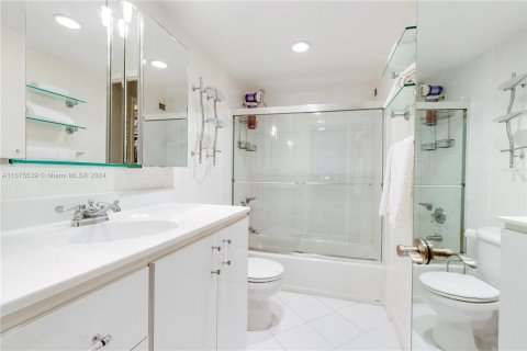 Condo in Hallandale Beach, Florida, 1 bedroom  № 1399805 - photo 29