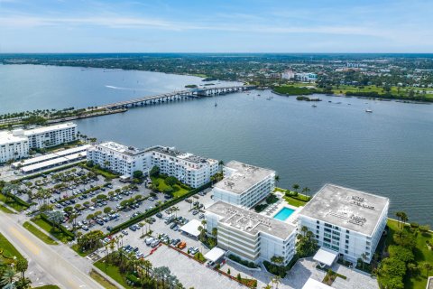 Copropriété à vendre à Palm Beach, Floride: 2 chambres, 154.12 m2 № 1068155 - photo 1