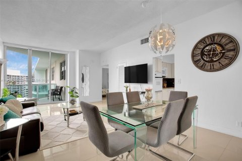 Copropriété à vendre à Hollywood, Floride: 1 chambre, 73.3 m2 № 1270760 - photo 4