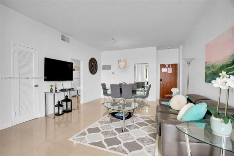 Copropriété à vendre à Hollywood, Floride: 1 chambre, 73.3 m2 № 1270760 - photo 12