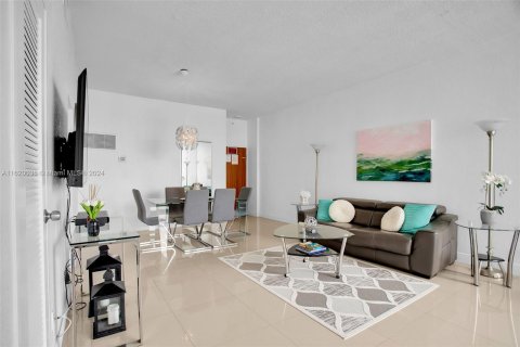 Copropriété à vendre à Hollywood, Floride: 1 chambre, 73.3 m2 № 1270760 - photo 11