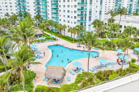 Condominio en venta en Hollywood, Florida, 1 dormitorio, 73.3 m2 № 1270760 - foto 25