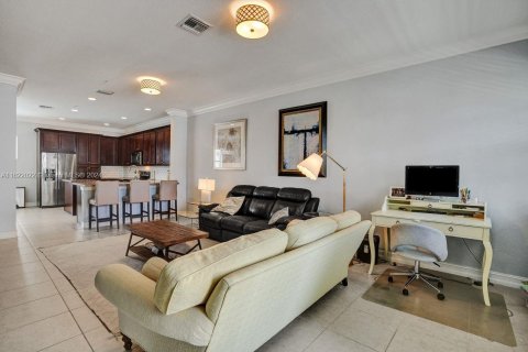 Adosado en venta en Pembroke Pines, Florida, 3 dormitorios, 188.87 m2 № 1270764 - foto 19