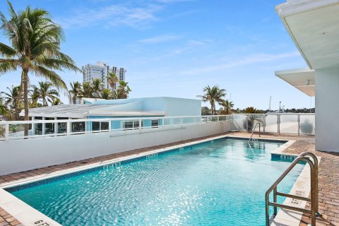 Condo in Fort Lauderdale, Florida, 1 bedroom  № 1040851 - photo 3