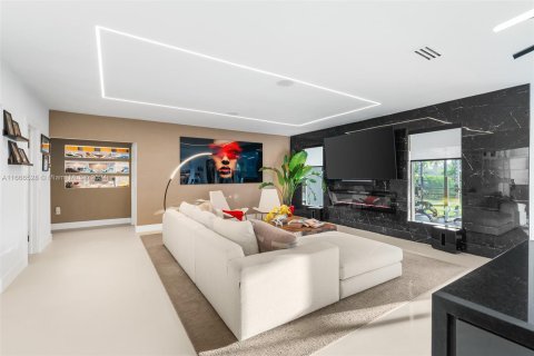 Villa ou maison à vendre à Miami, Floride: 4 chambres, 325.07 m2 № 1380456 - photo 11